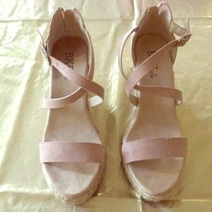 NIB women’s BKE wedge